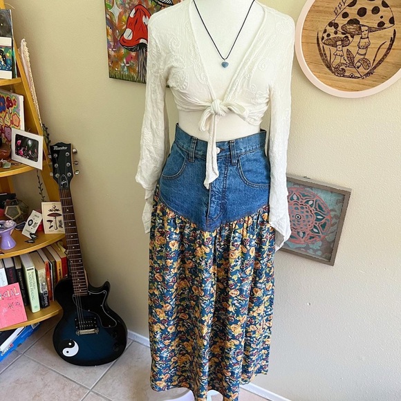 denim floral maxi skirt 👩🏽🌾 - Picture 4 of 6